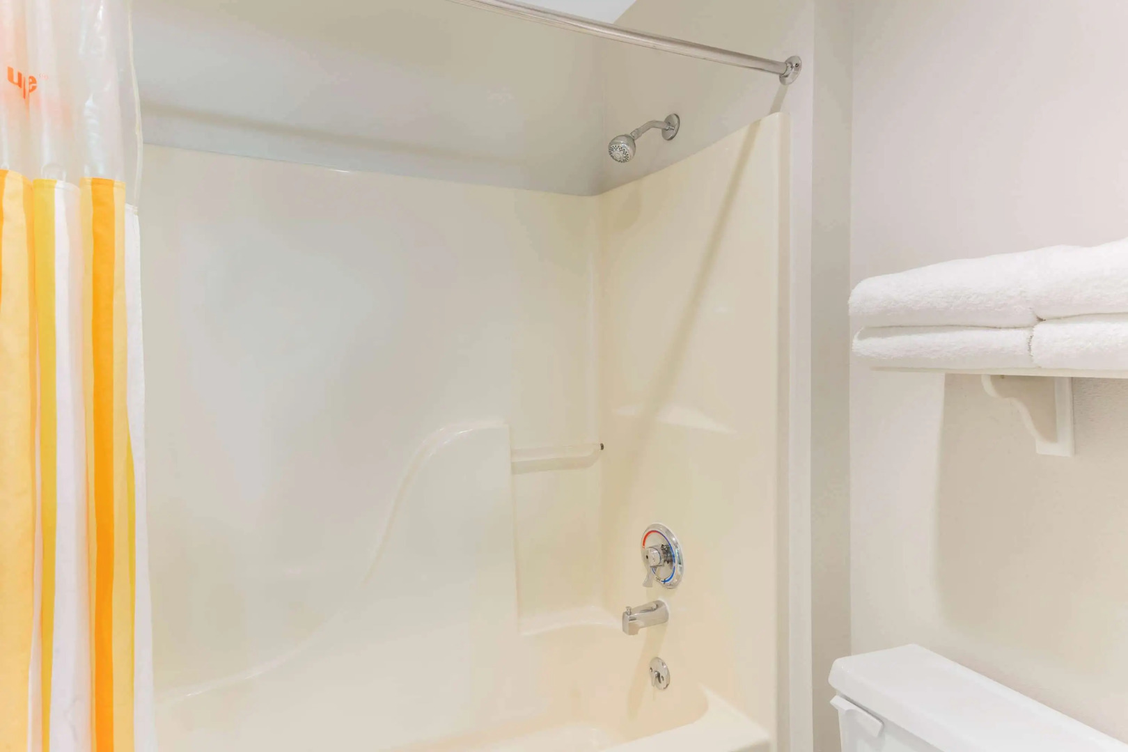 La Quinta Inn & Suites by Wyndham Chicago Gurnee