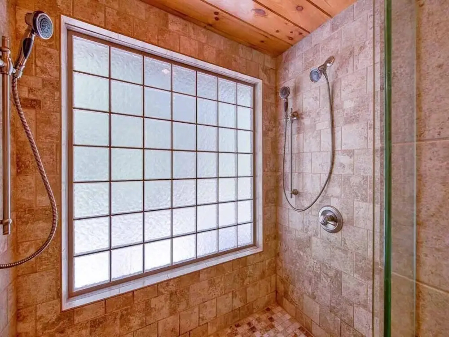 Seneca 1 Bedroom Home with Hot Tub