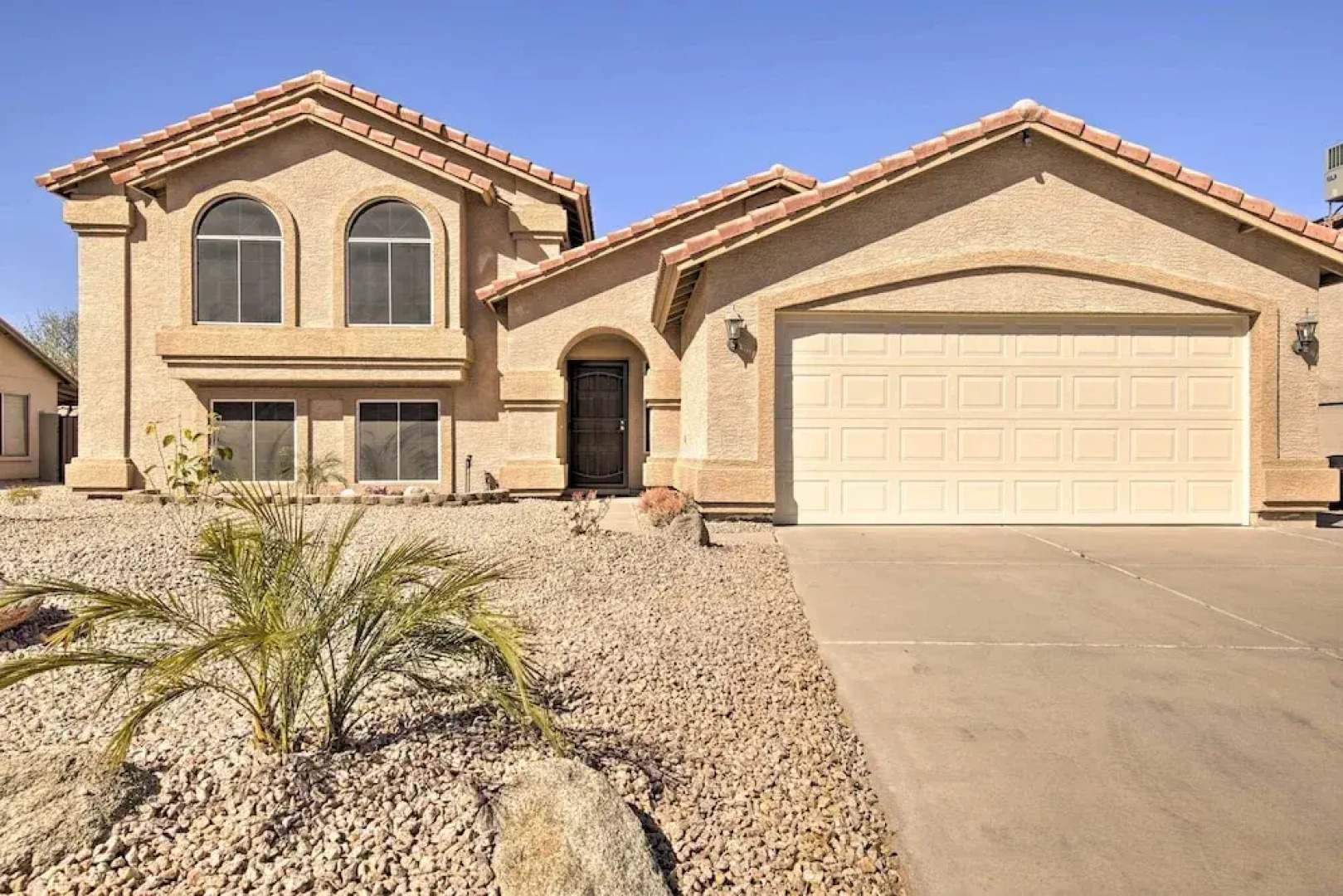 Gilbert Home w/ Private Pool & Putting Green!