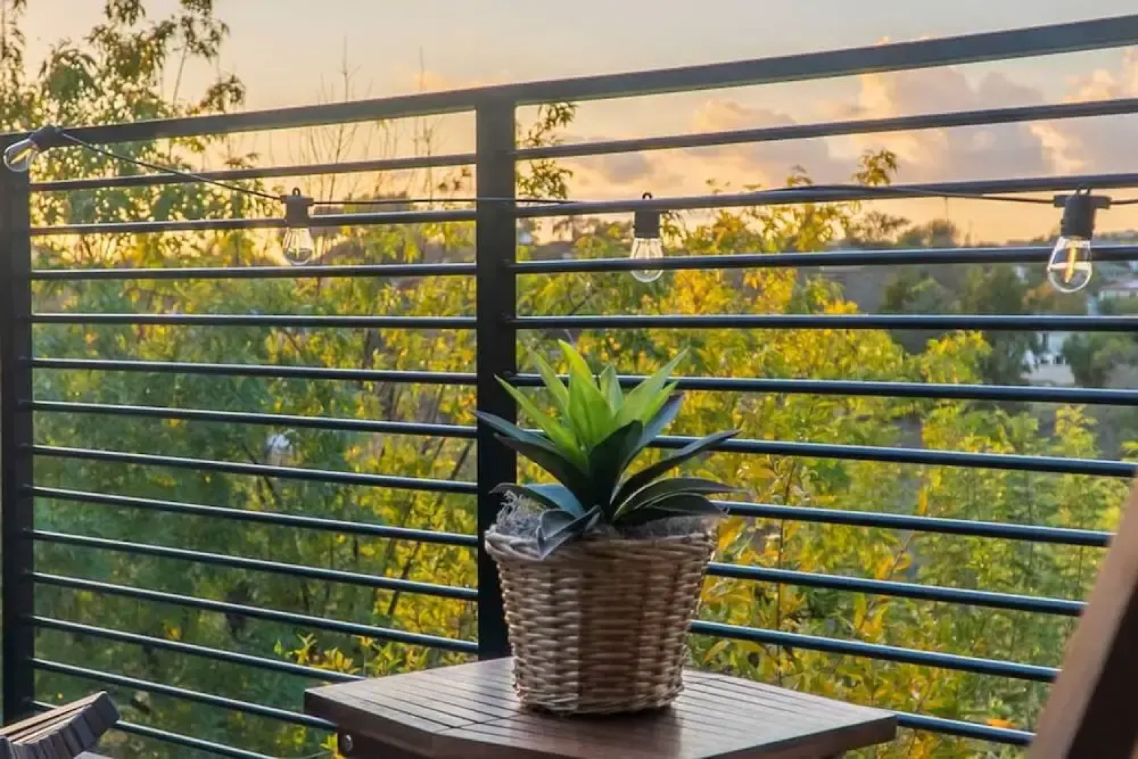 Stunning LA Luxury Retreat Ideal for Work or Play