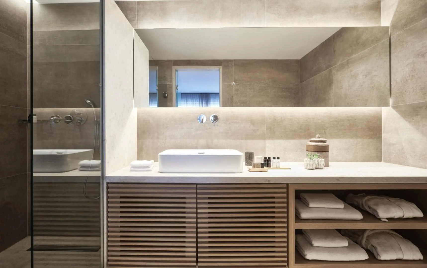 Sea View Cityscape Hotel