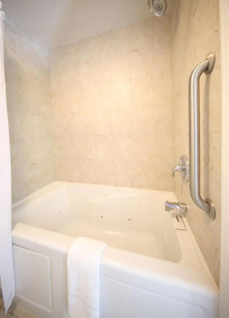 Colonial Inn in Harbor Springs