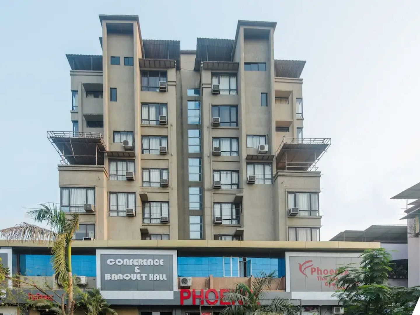 OYO 11855 Phoenix Hotel