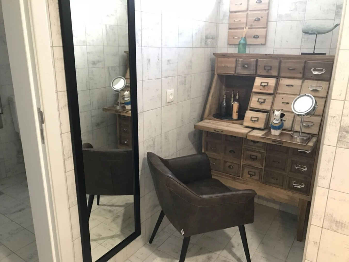 Royal Beach Hostel & Suites