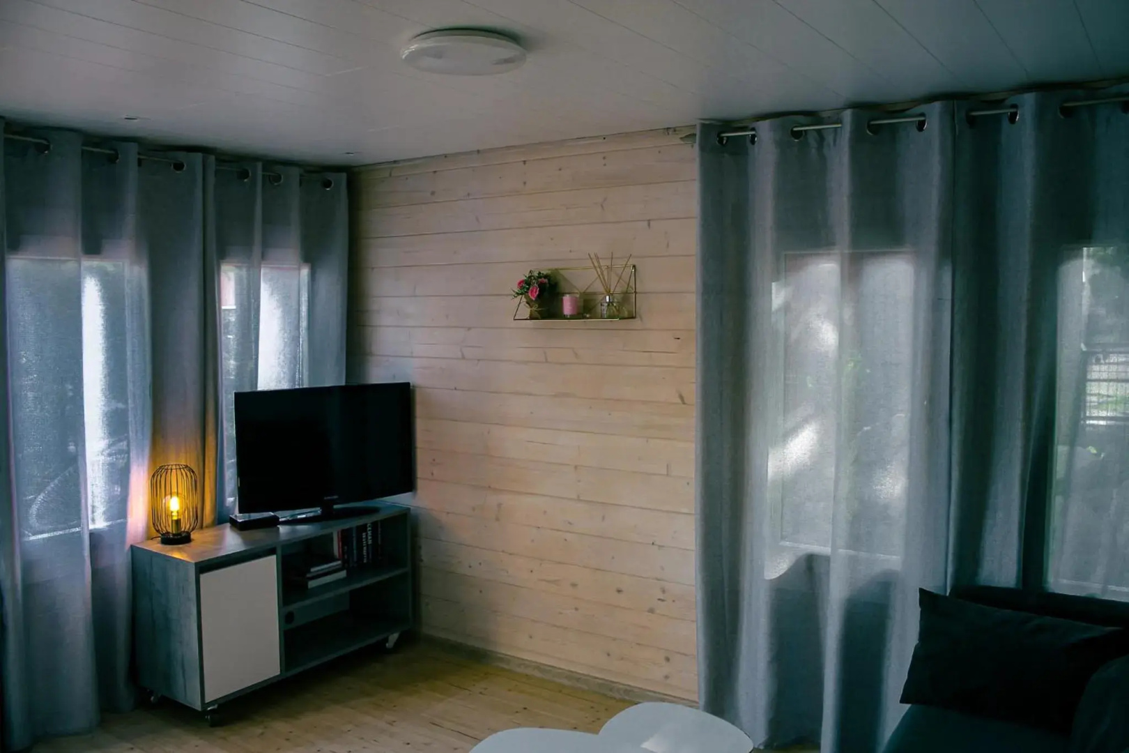 Tiny house near Viljandi lake
