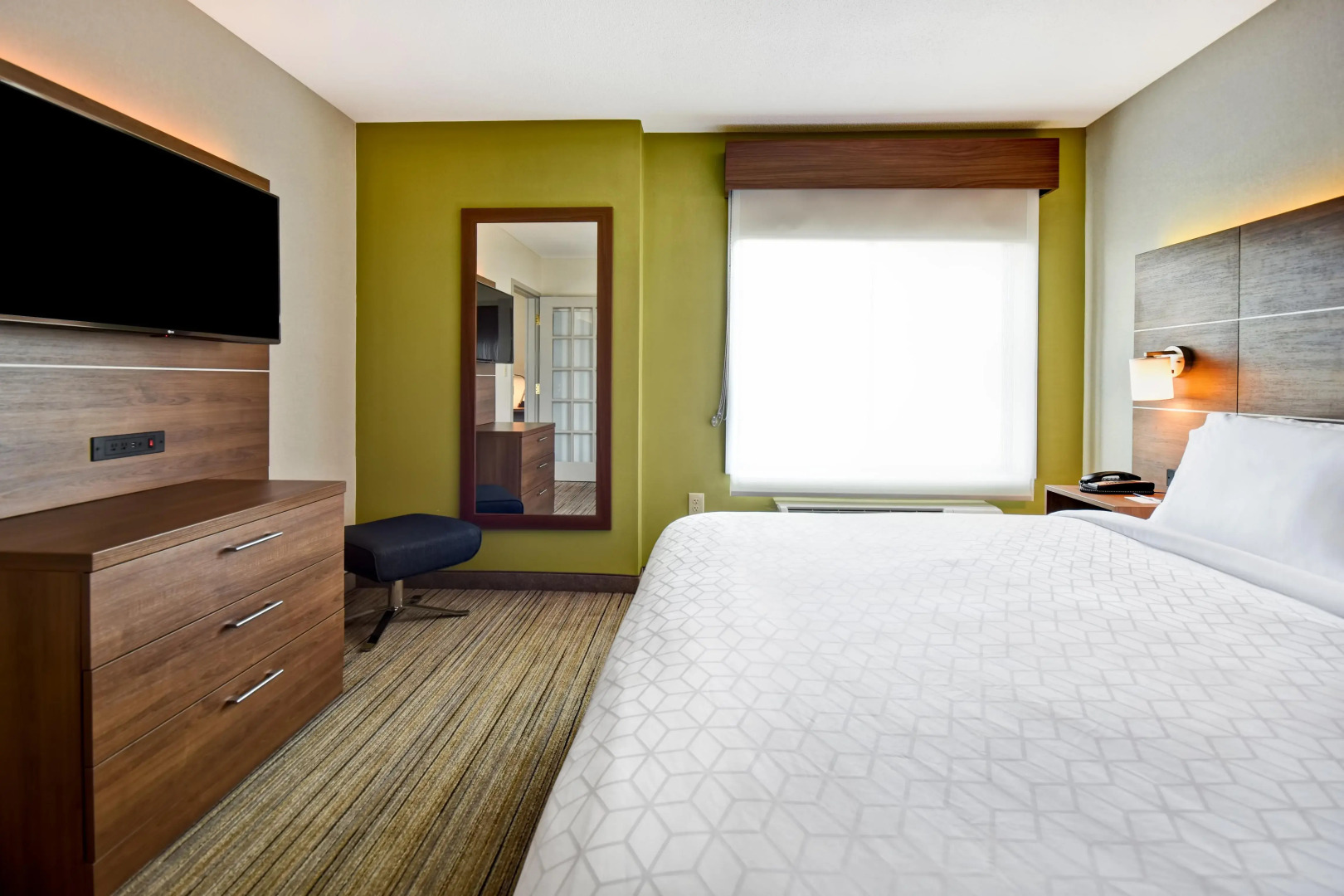 Holiday Inn Express Newport North - Middletown by IHG