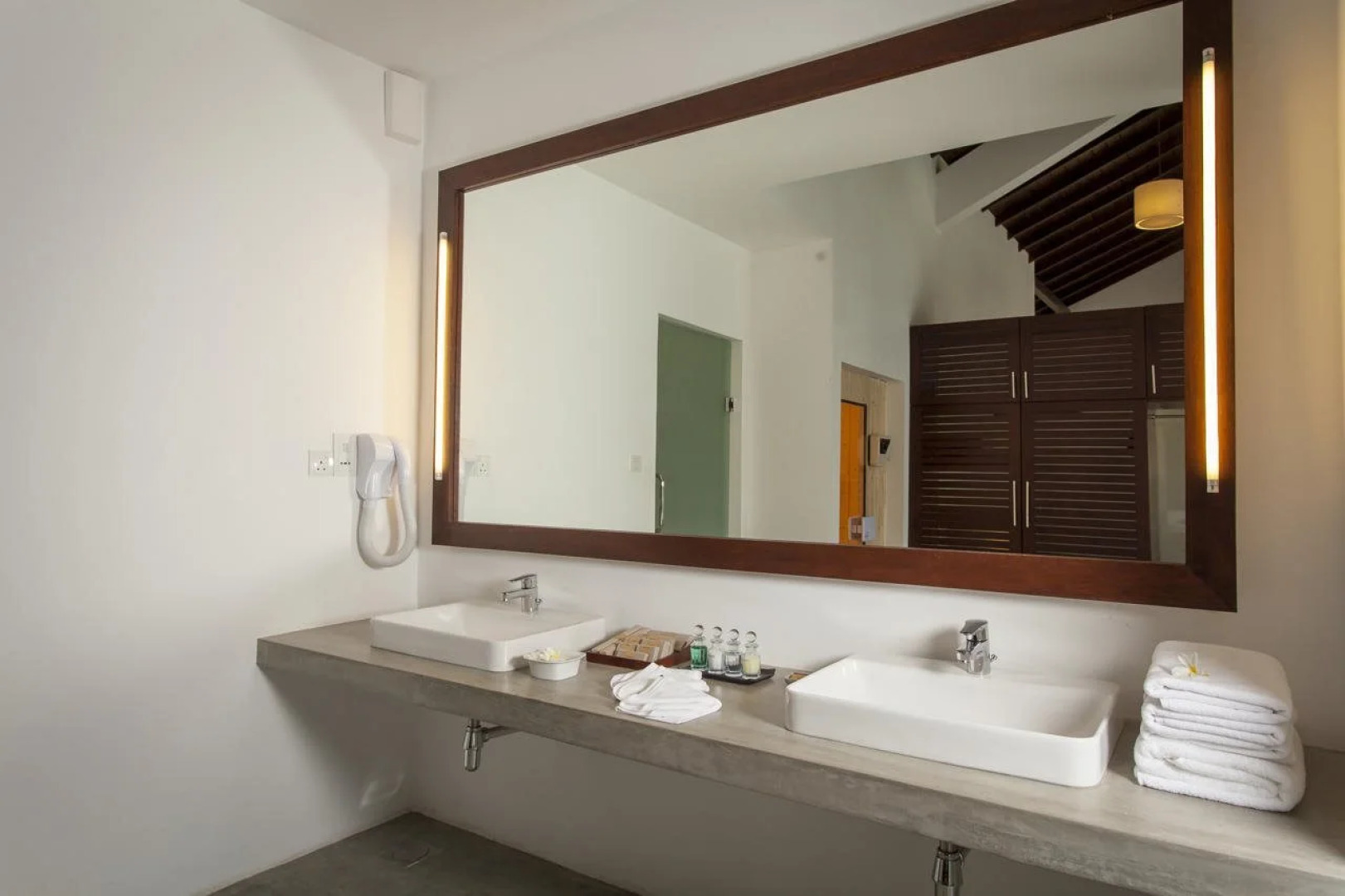 Отель The Calm Resort & Spa