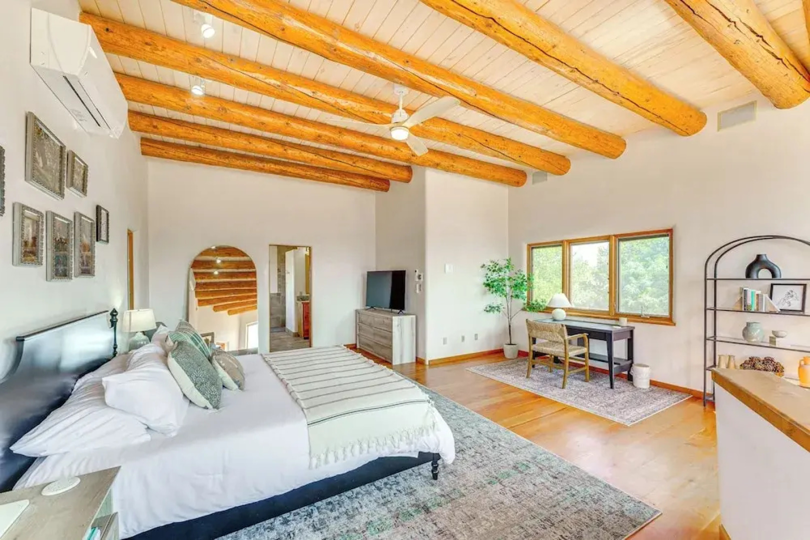 Mtn-view Retreat w/ Hot Tub in New Mexico!