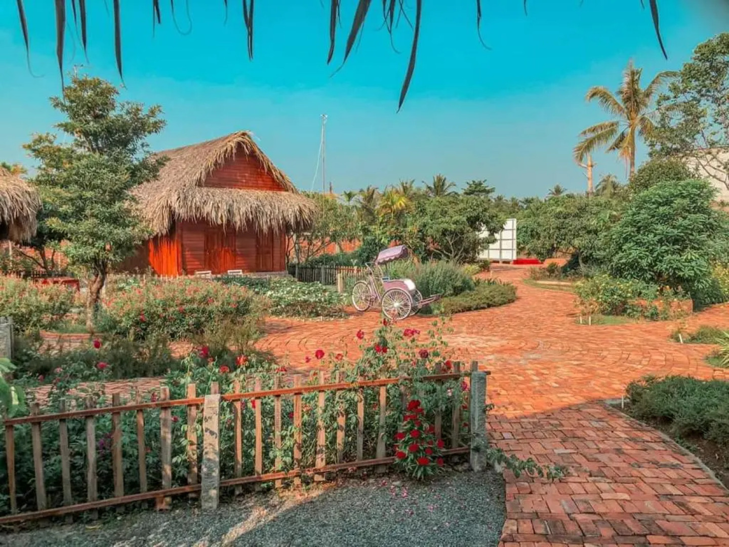 Rooster Mekong Garden & Villas