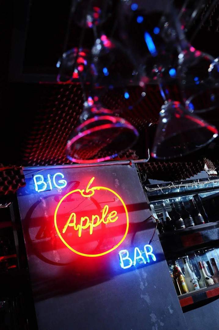 Big Apple Hotel & Bar