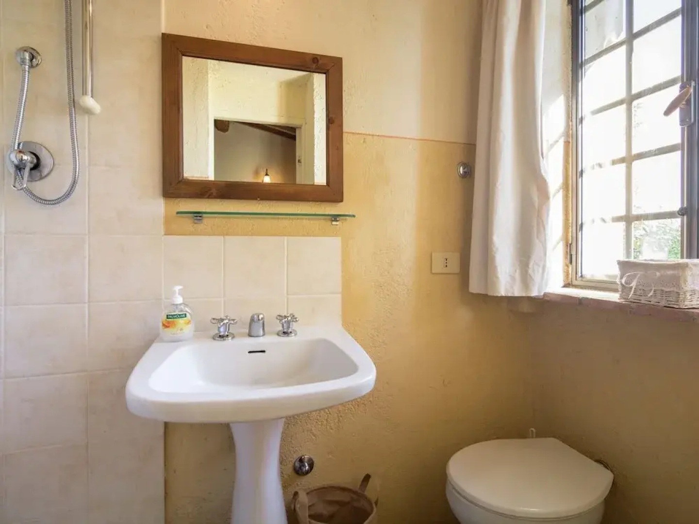 Villa in Sermugnano With Pool & Garden