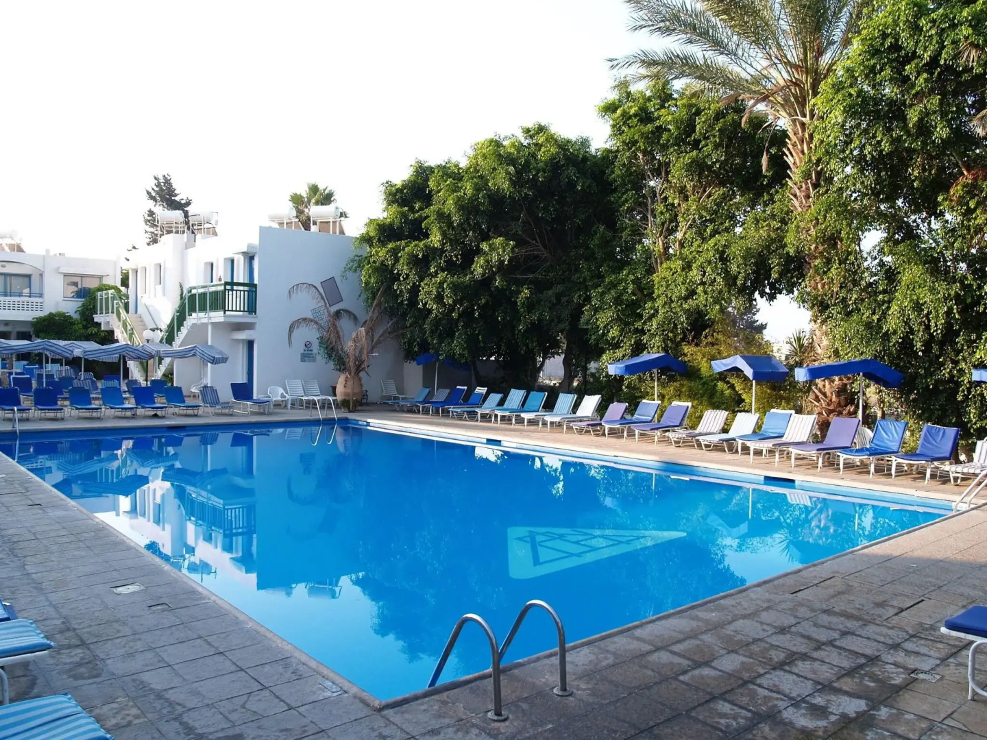 Paphiessa Hotel & Apartments