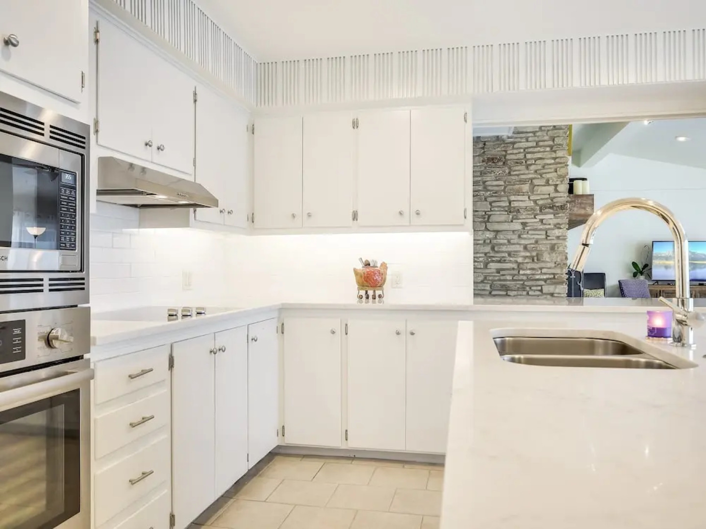 5BR 3 5BA Hill Country Lake Home by RedAwning