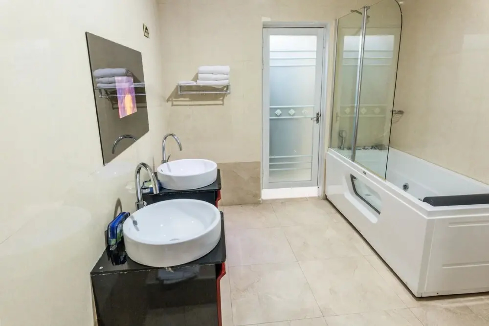 City Escape Hotel Prampram