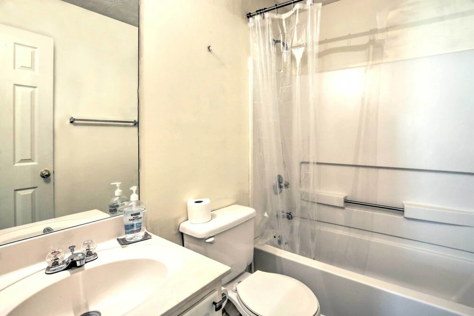 Pet-friendly Home w/ Yard ~ 15 Mi to Atlanta!