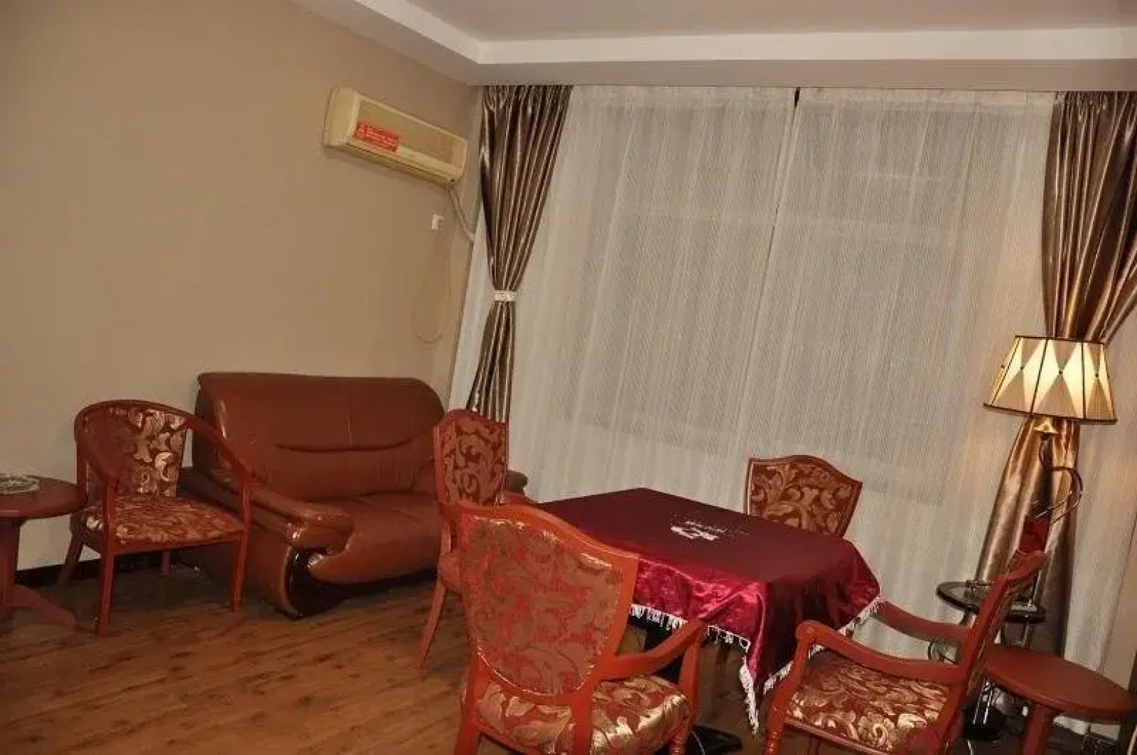 Longyi Business Hotel