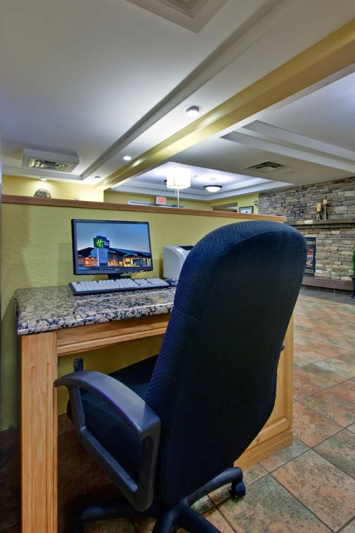 Holiday Inn Express Dryden