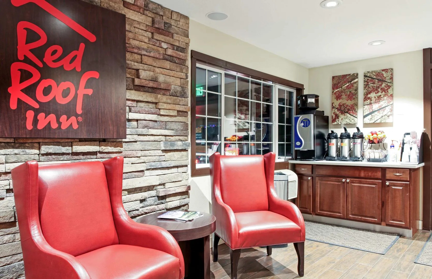 Evergreen Inn & Suites Portland Airport