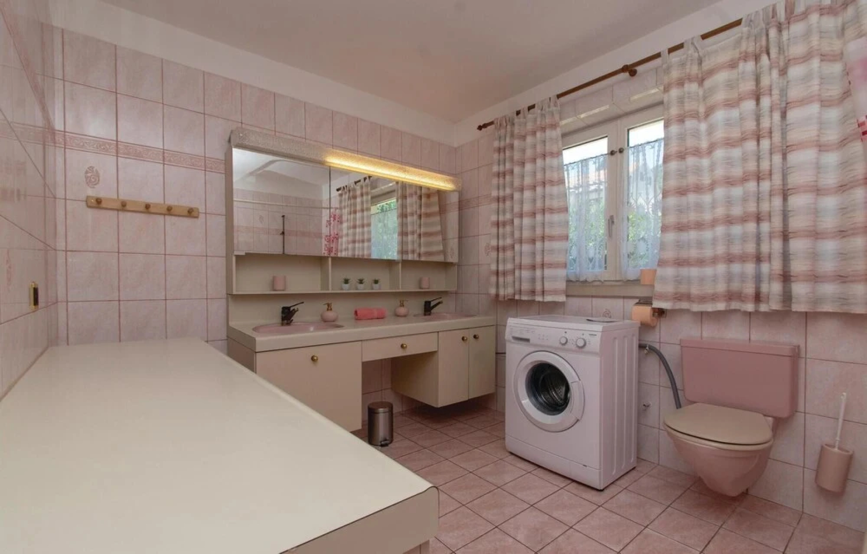 Stunning Home in Zrnovo With Wifi and 3 Bedrooms