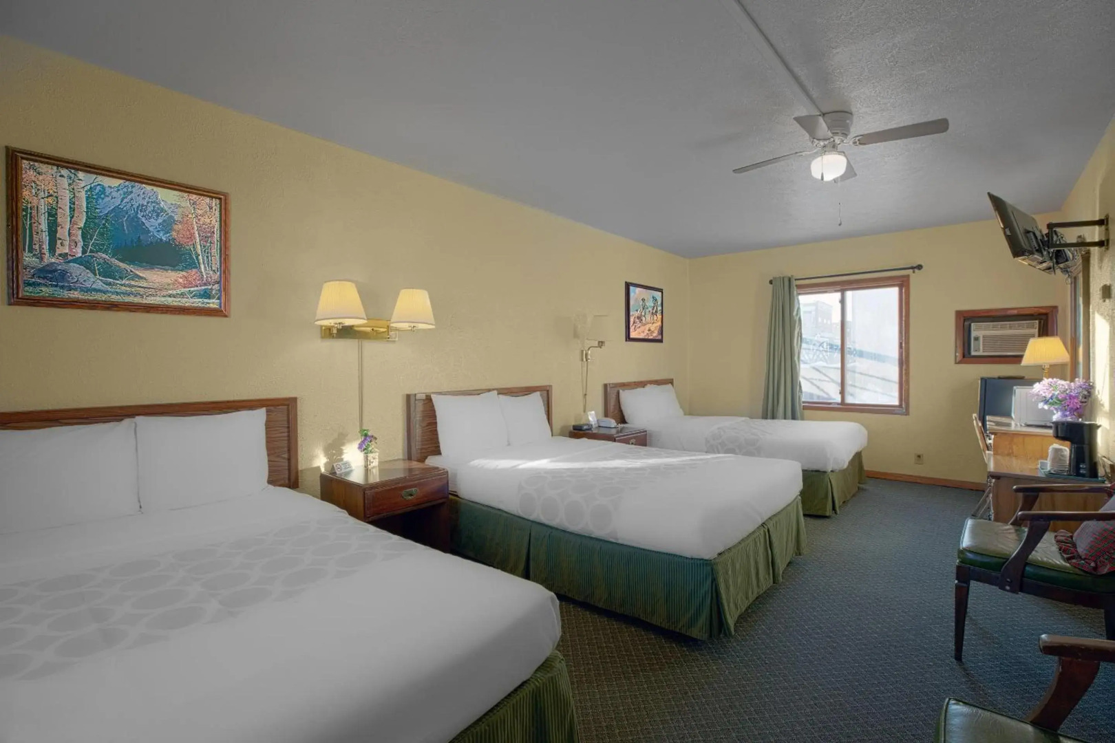 Love Hotels Silver Street by OYO at Hurley WI