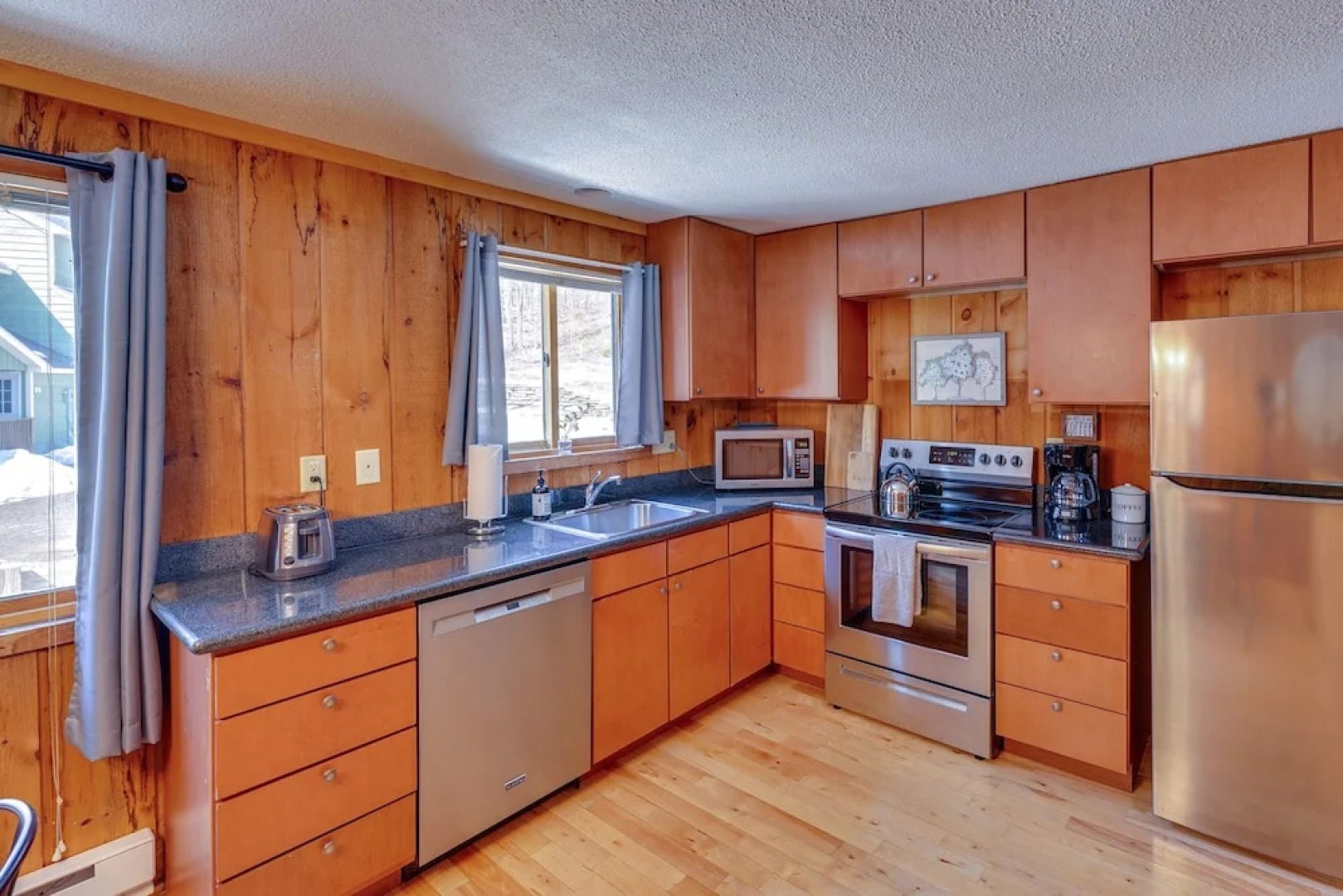 Relaxing Mountain Refuge: 4 Miles to Mt Snow!