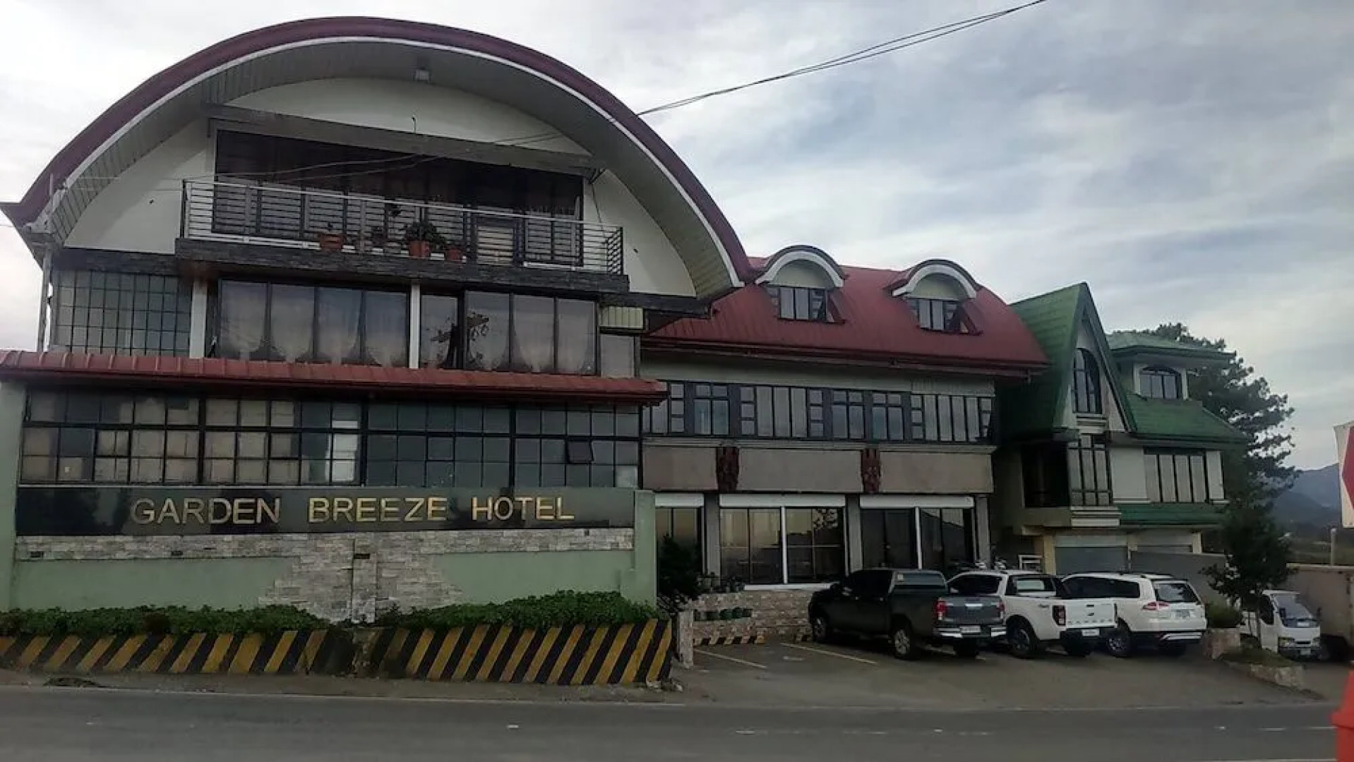 RK's Garden Breeze Hotel & Restaurant
