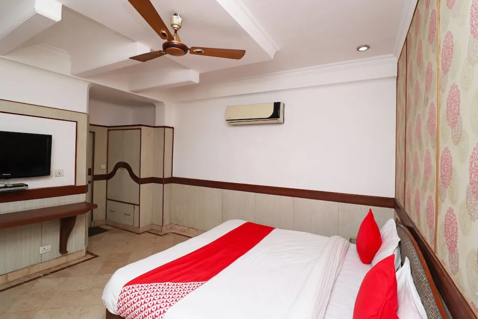 OYO 27878 Highway Inn International