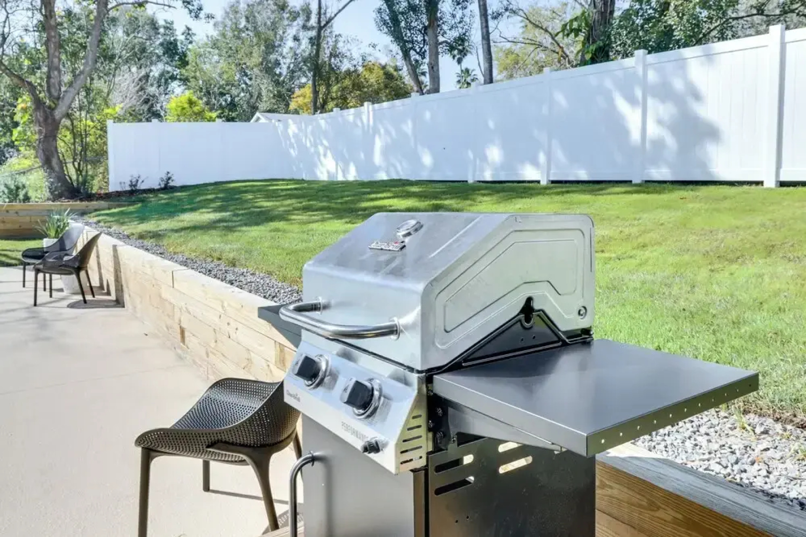 Lakeland Retreat: Private Heated Pool & Yard Games