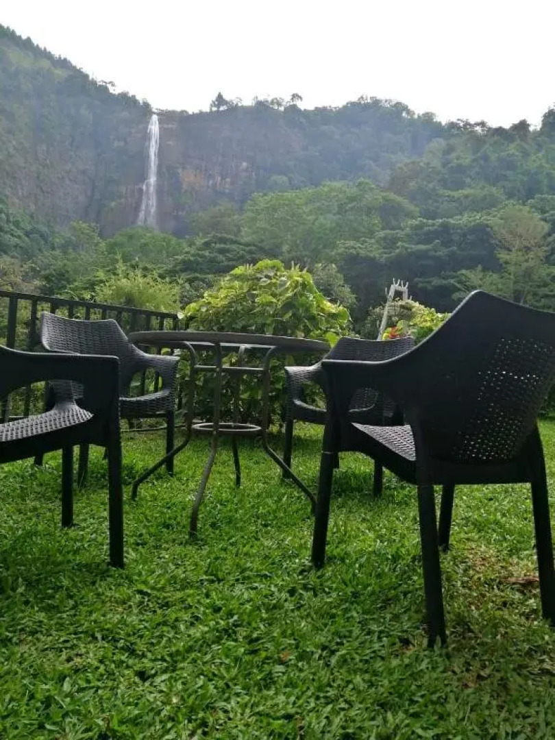 diyaluma falls inn