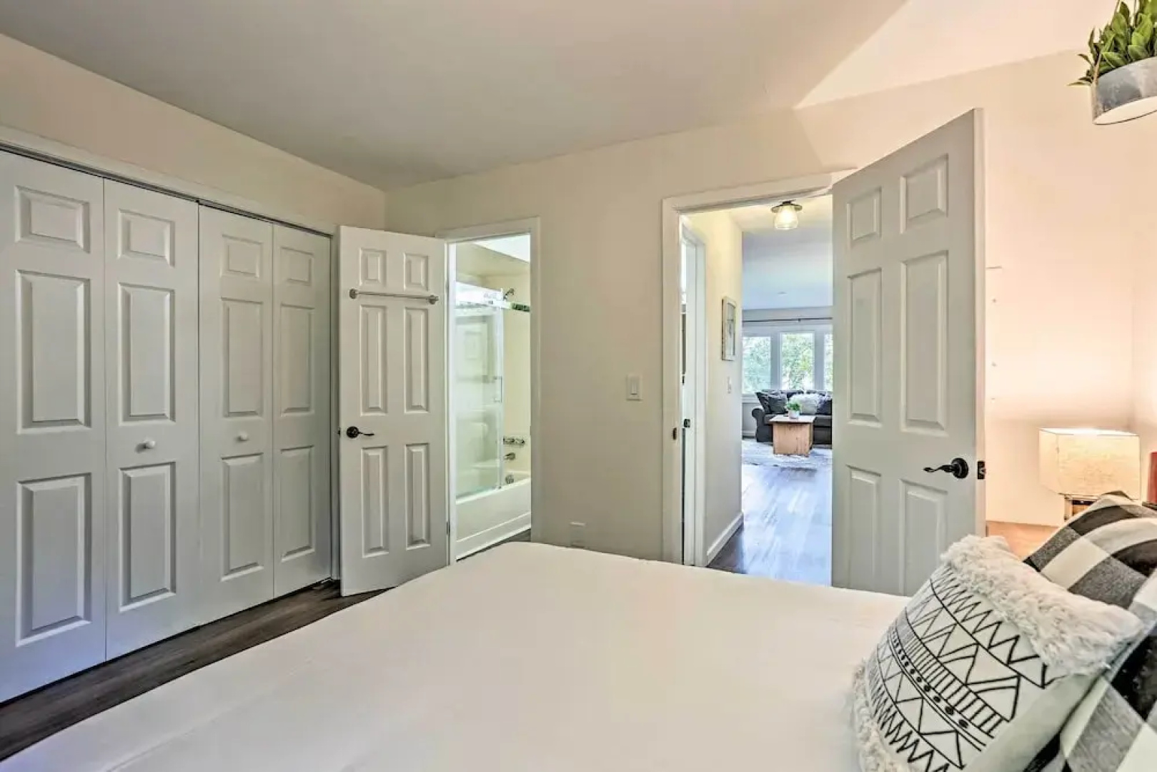Vernon Condo w/ Deck, Near Appalachian Trail!