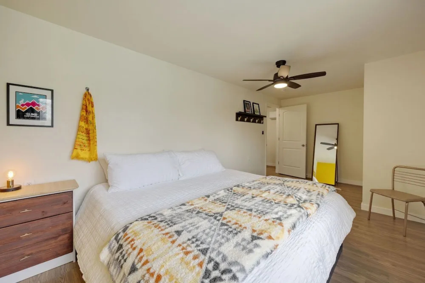 Cozy Mountain Retreat in Downtown With Hot Tub and Bikes