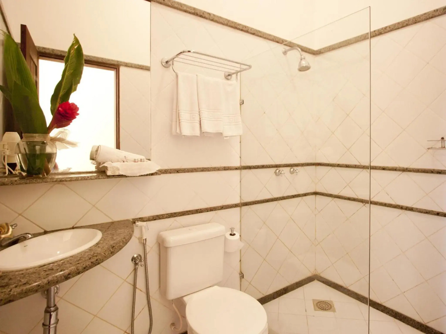 Solar do Carmo Suites & Apartments