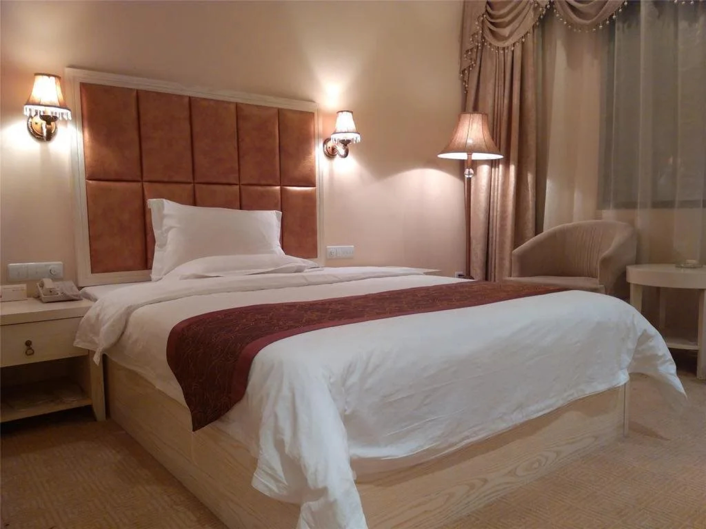 Wuzhishan Huajue Business Hotel