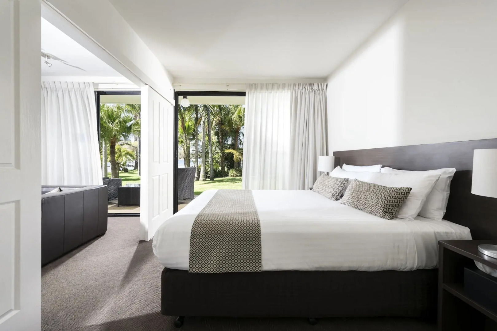 Pier 21 Riverside Apartment Hotel