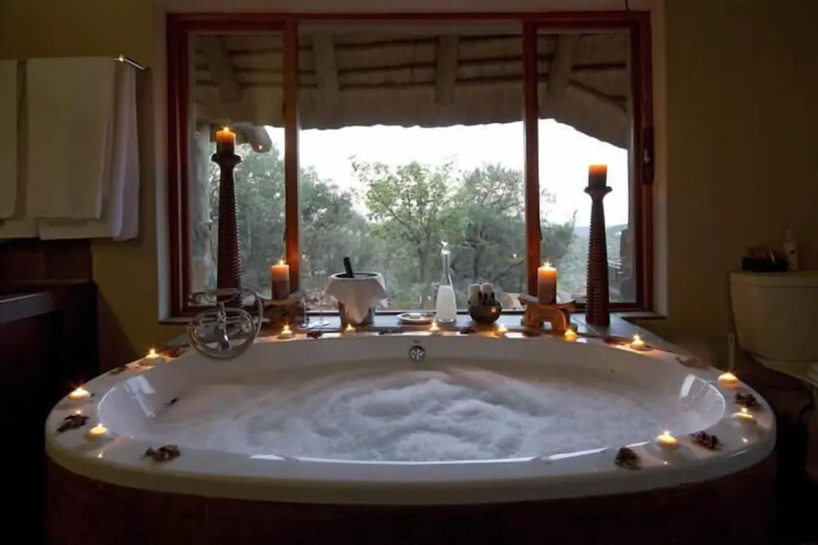 Umzolozolo Private Safari Lodge