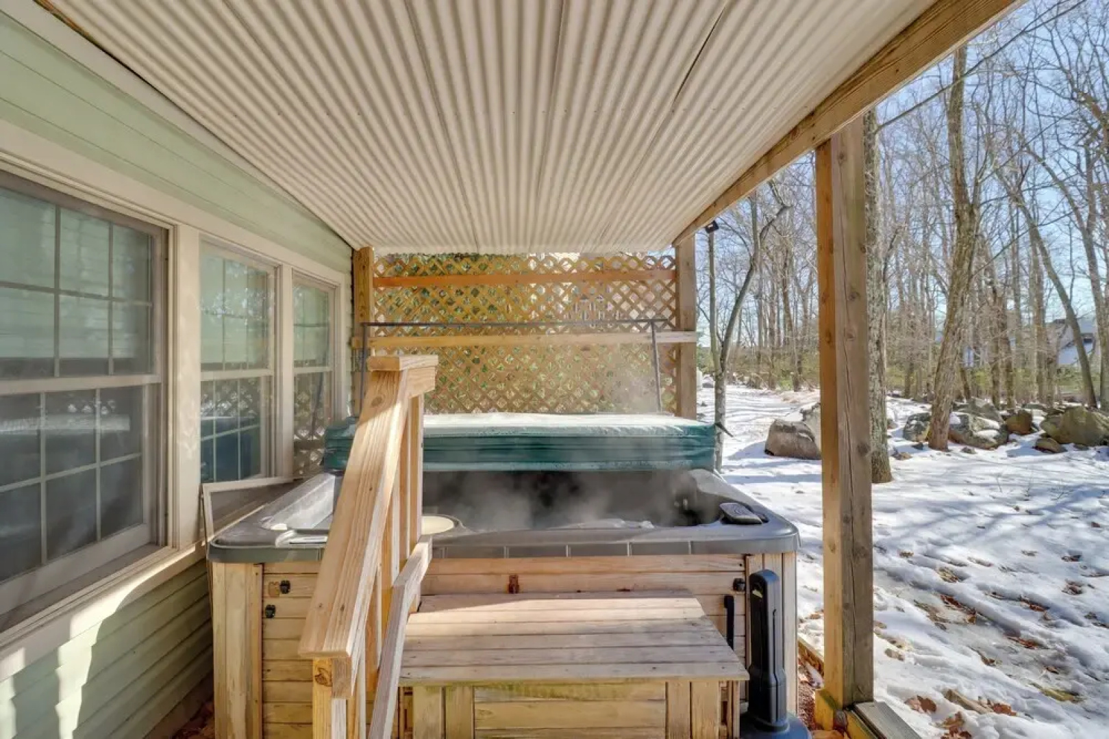 Hot Tub & Community Perks: Big Boulder Lake Escape