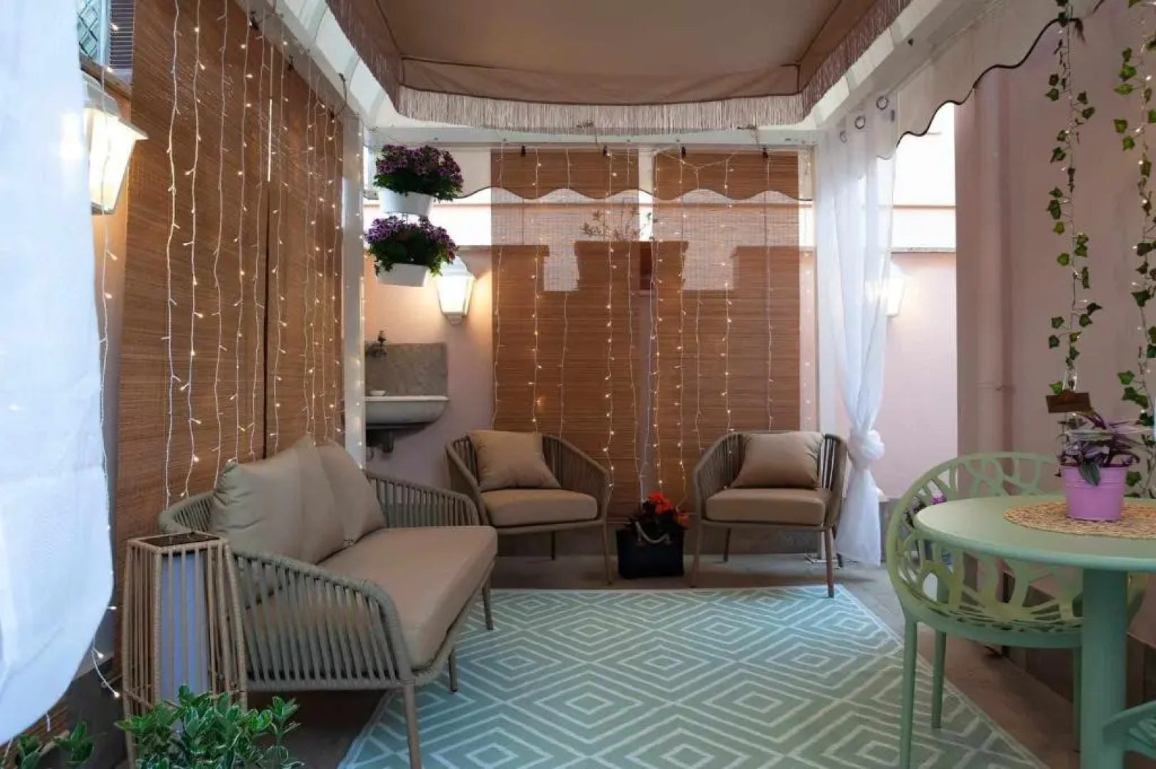 Charming And Cozy House