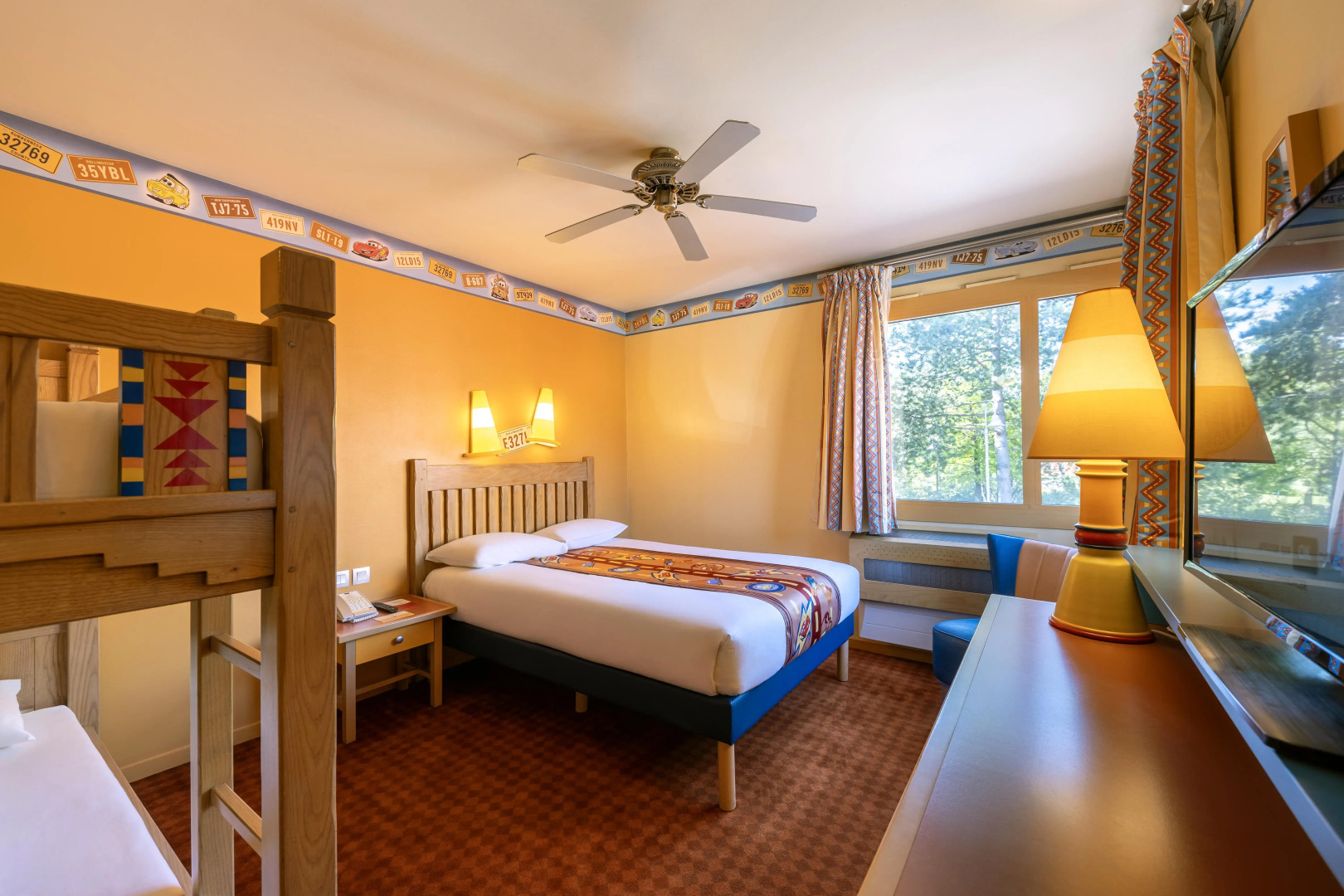 Отель Disney Hotel Santa Fe