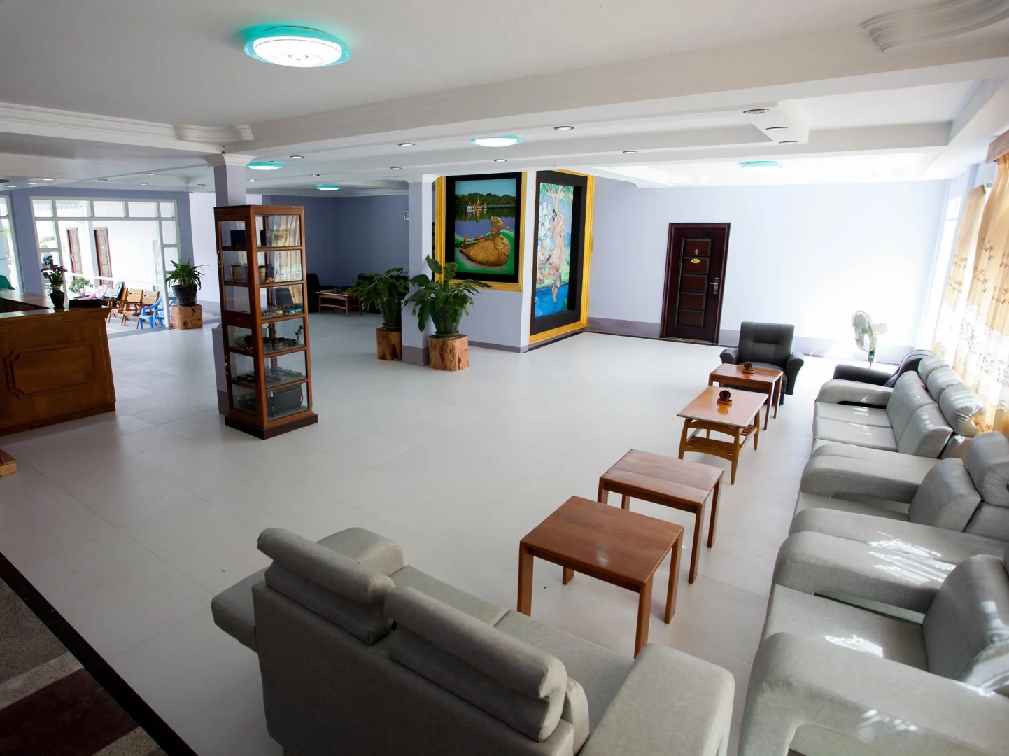 The Floral Breeze Wun Zin Hotel