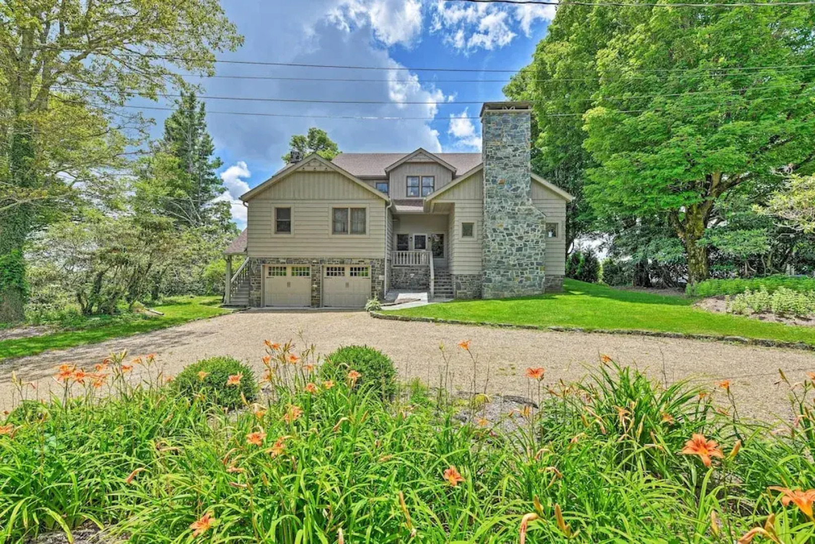 Amazing Historic Home w/ Stunning Mountain Views!