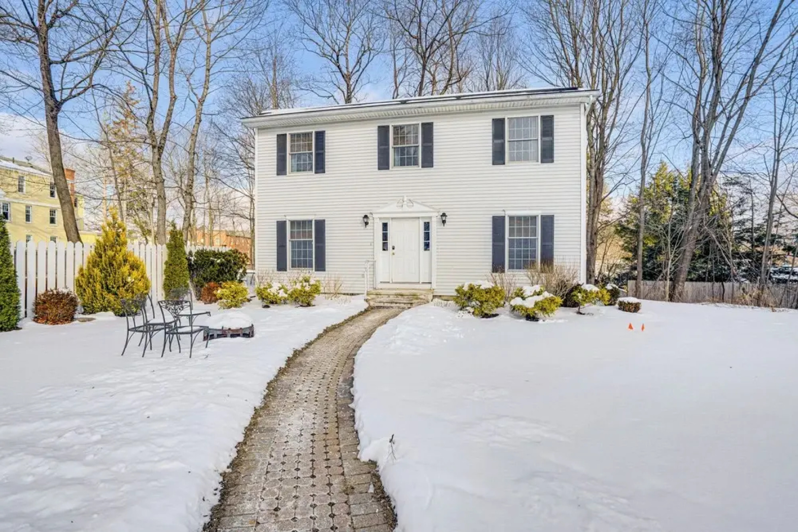 Walk to Dining: Downtown Lenox Guest House!
