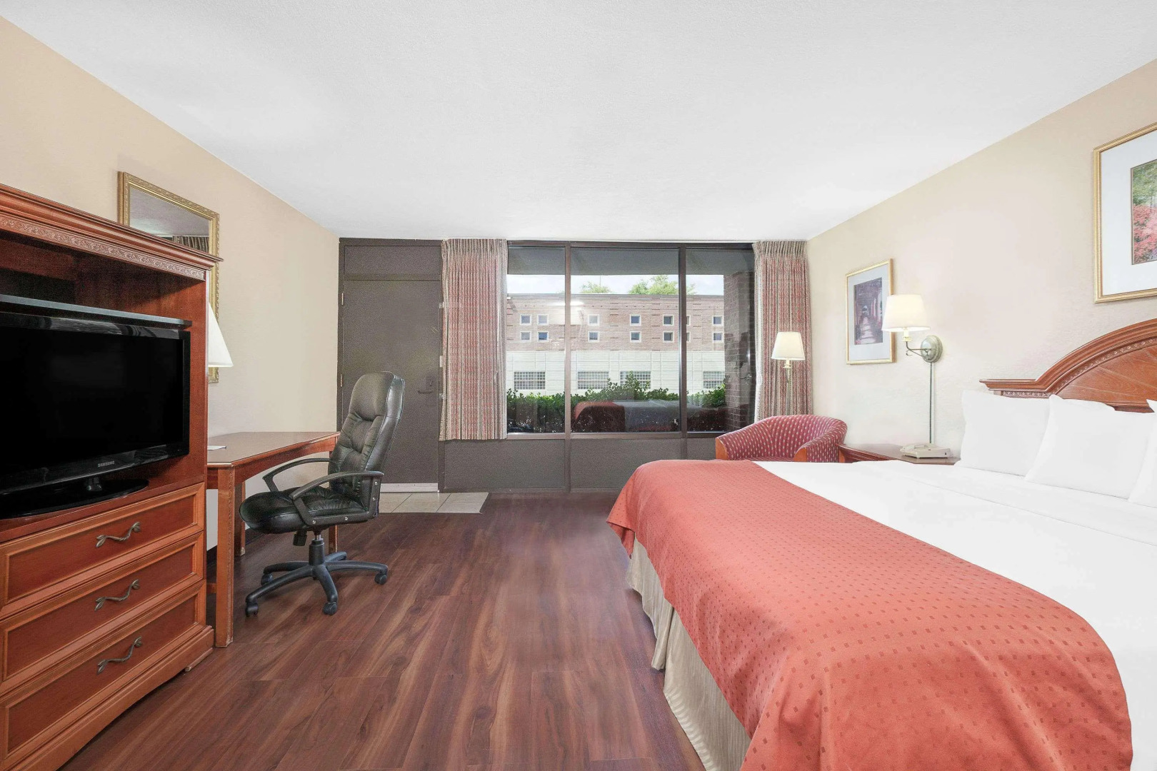 Baymont Inn and Suites Paris