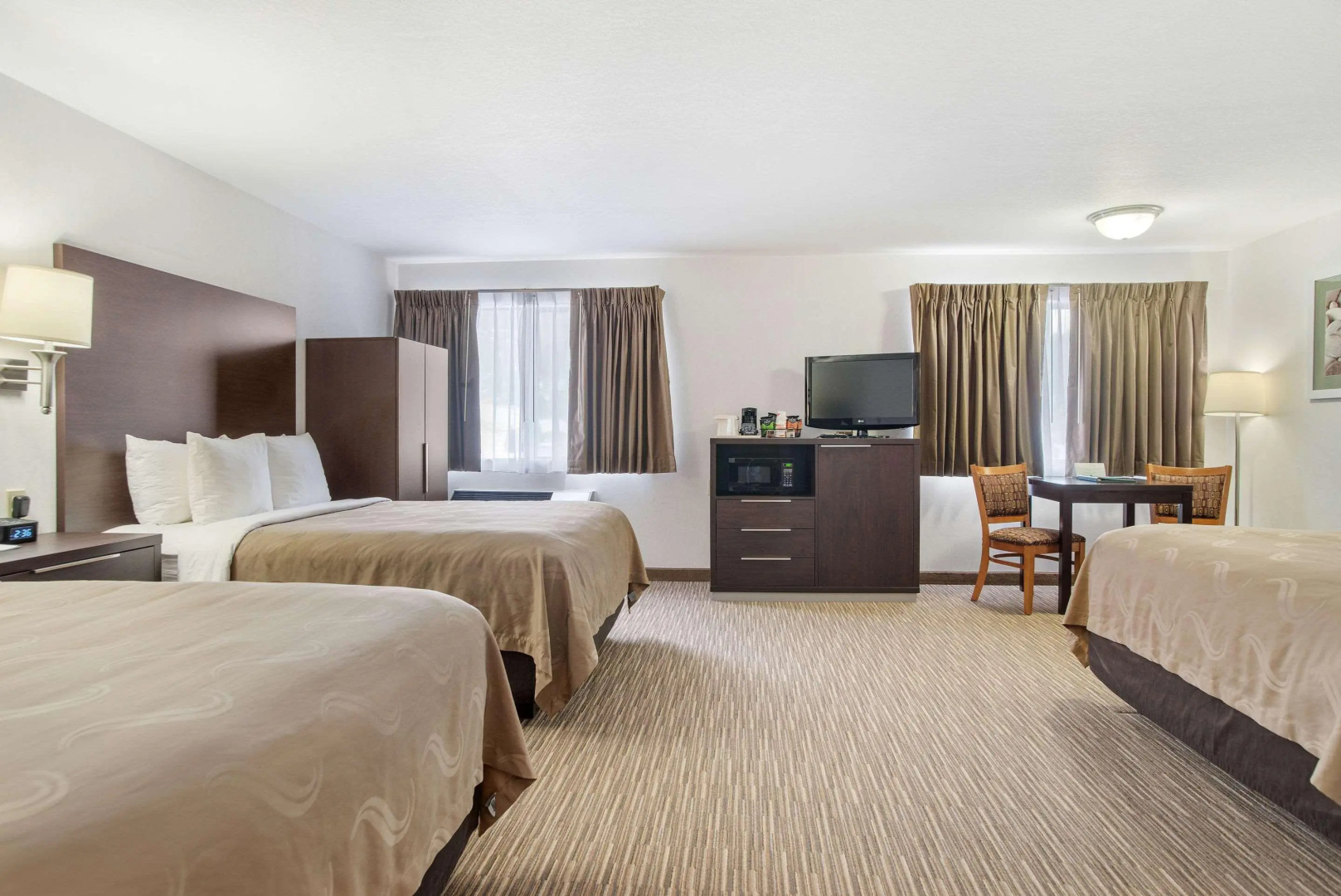 EverSpring Inn & Suites
