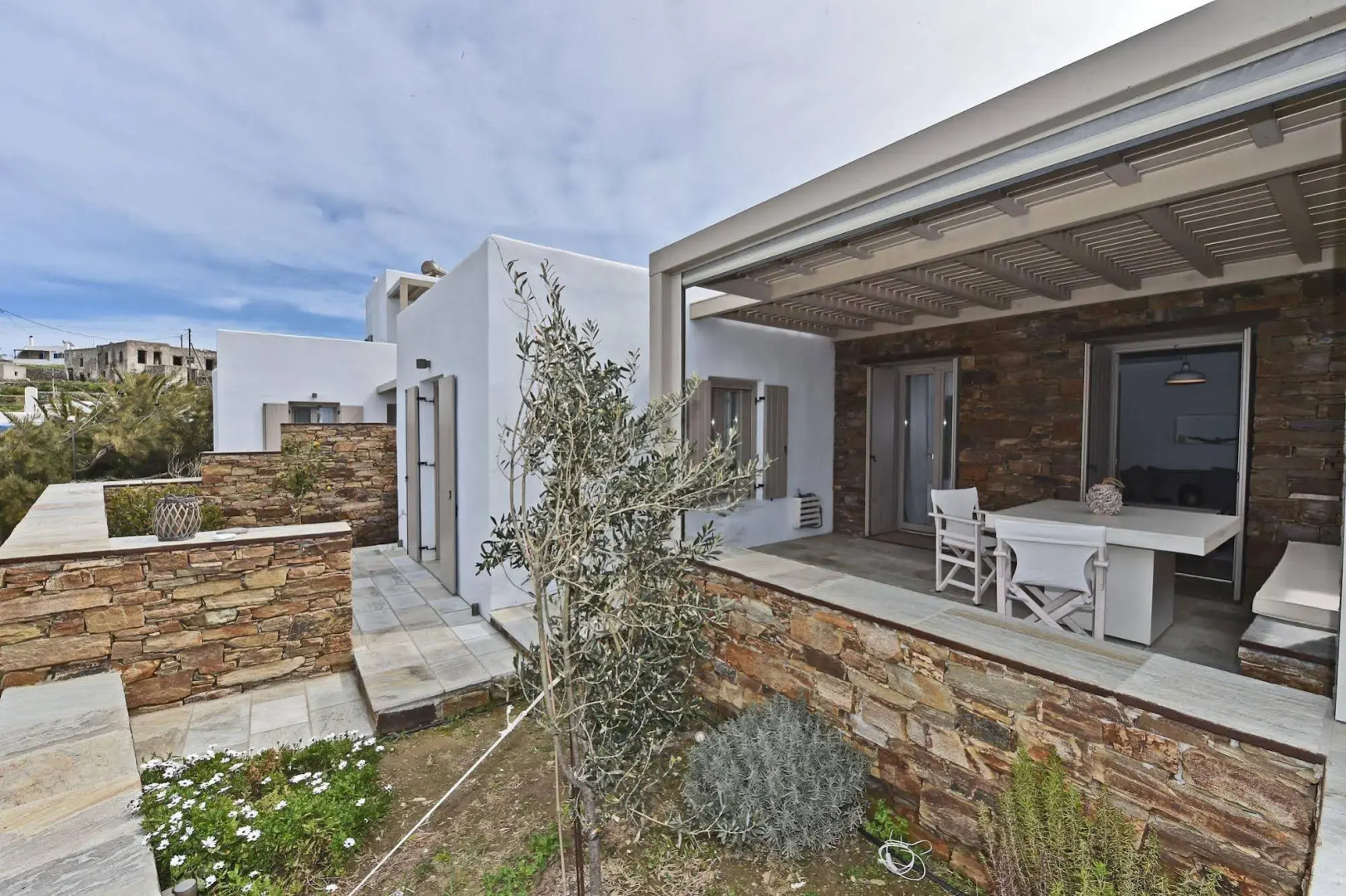 White Tinos Luxury Suites