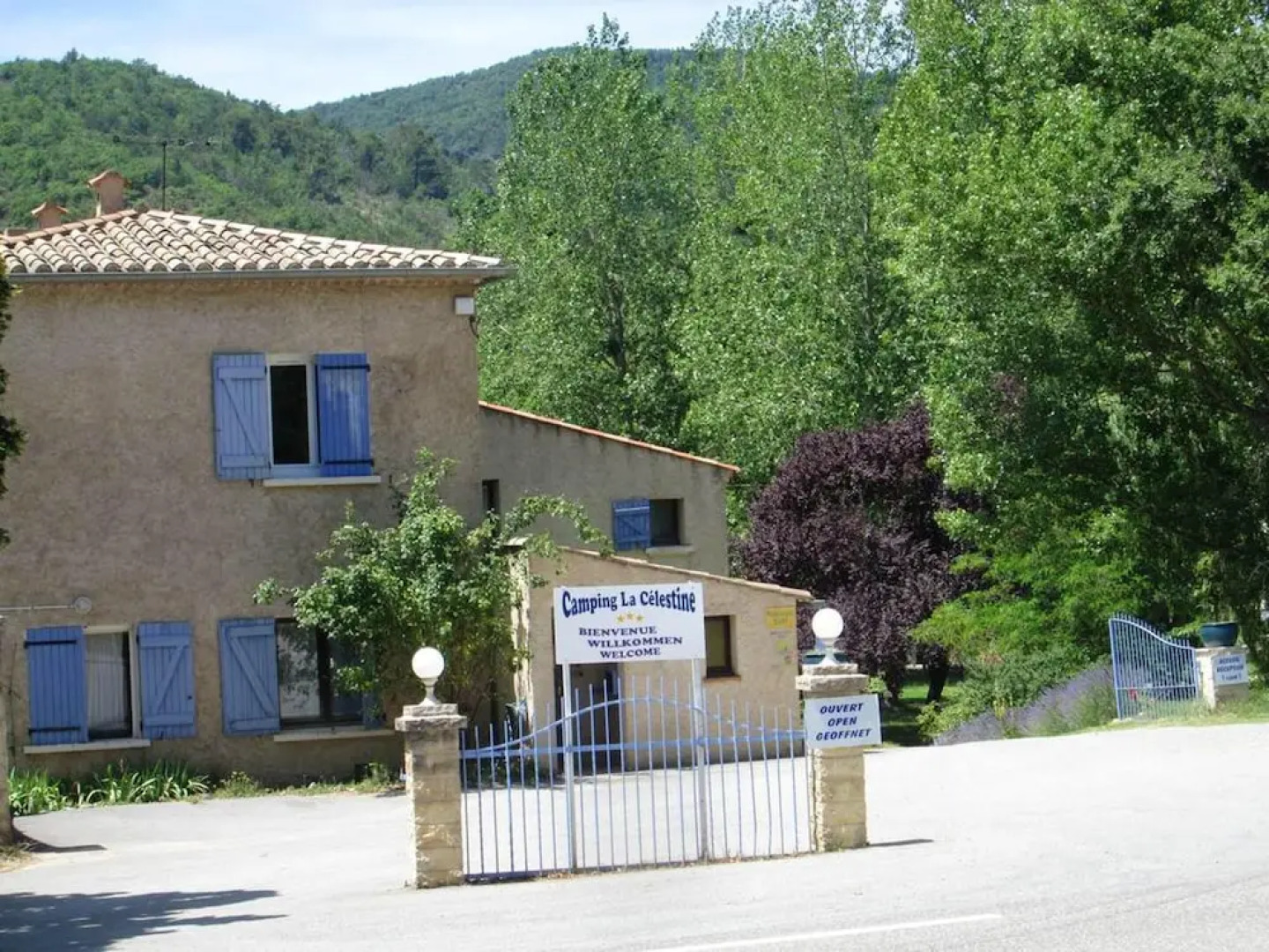 Property With 2 Bedrooms in Beynes, With Furnished Terrace and Wifi - 60 km From the Beach