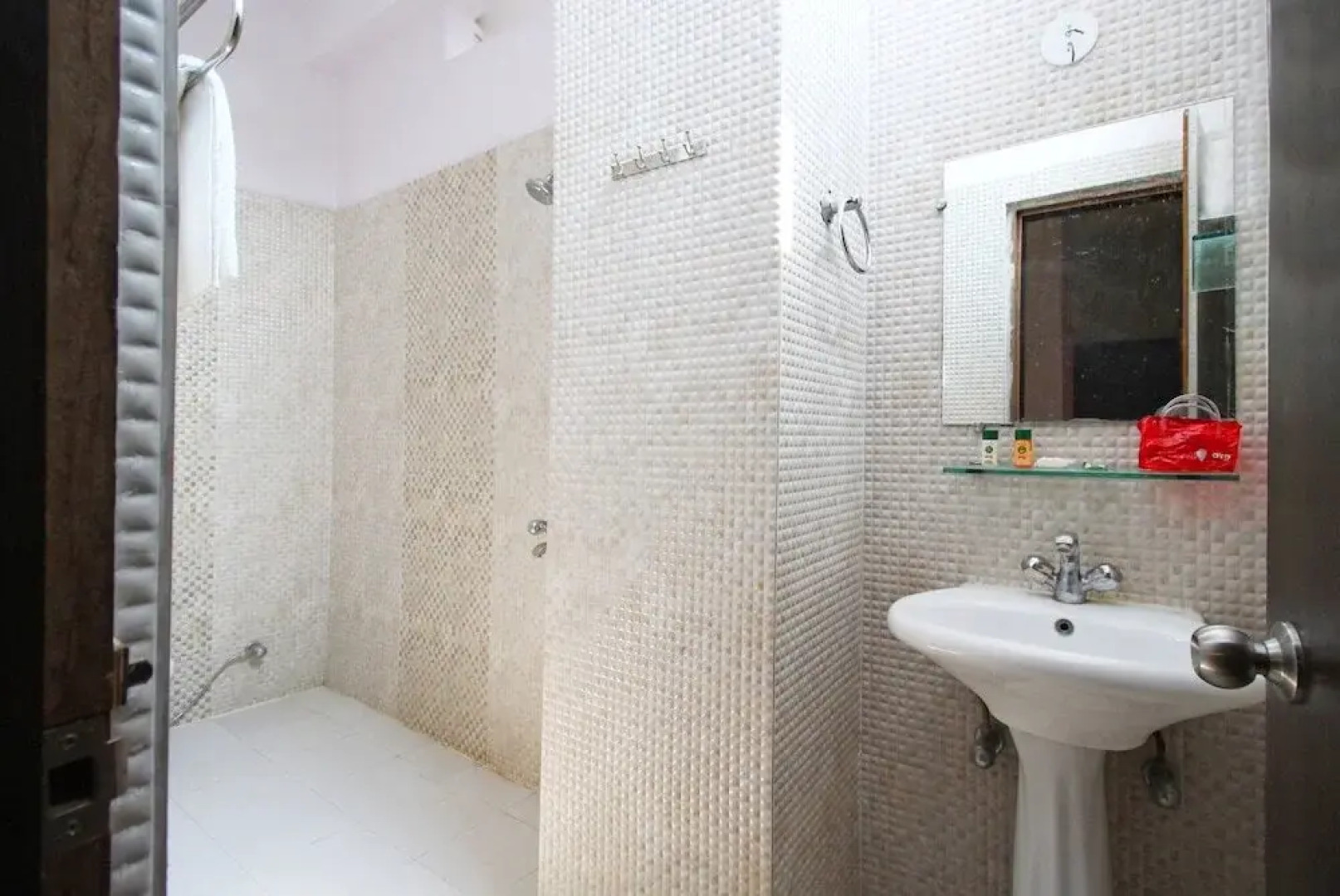 OYO 4398 Hotel Rajat Grand