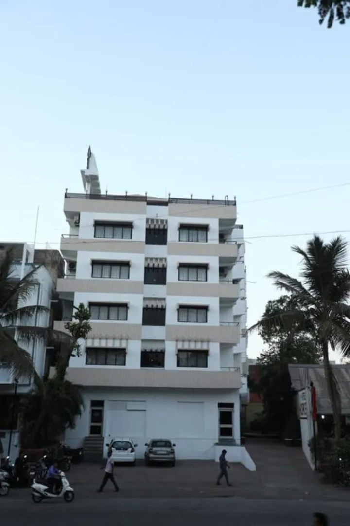 STARiHOTELS Railway Station Surat