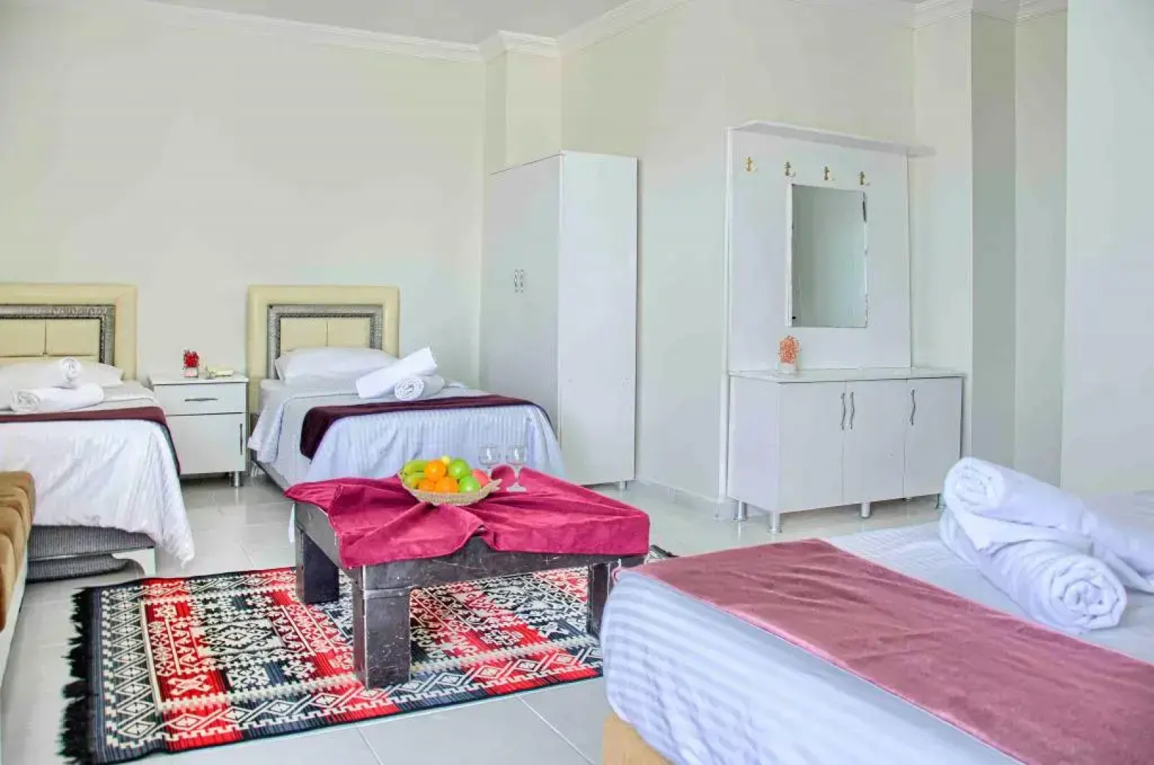 Yeniciftlik Otel