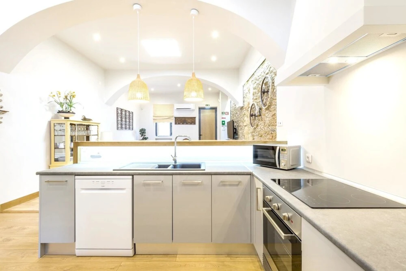 Property With 10 Bedrooms in Quelfes, With Wonderful sea View, Private