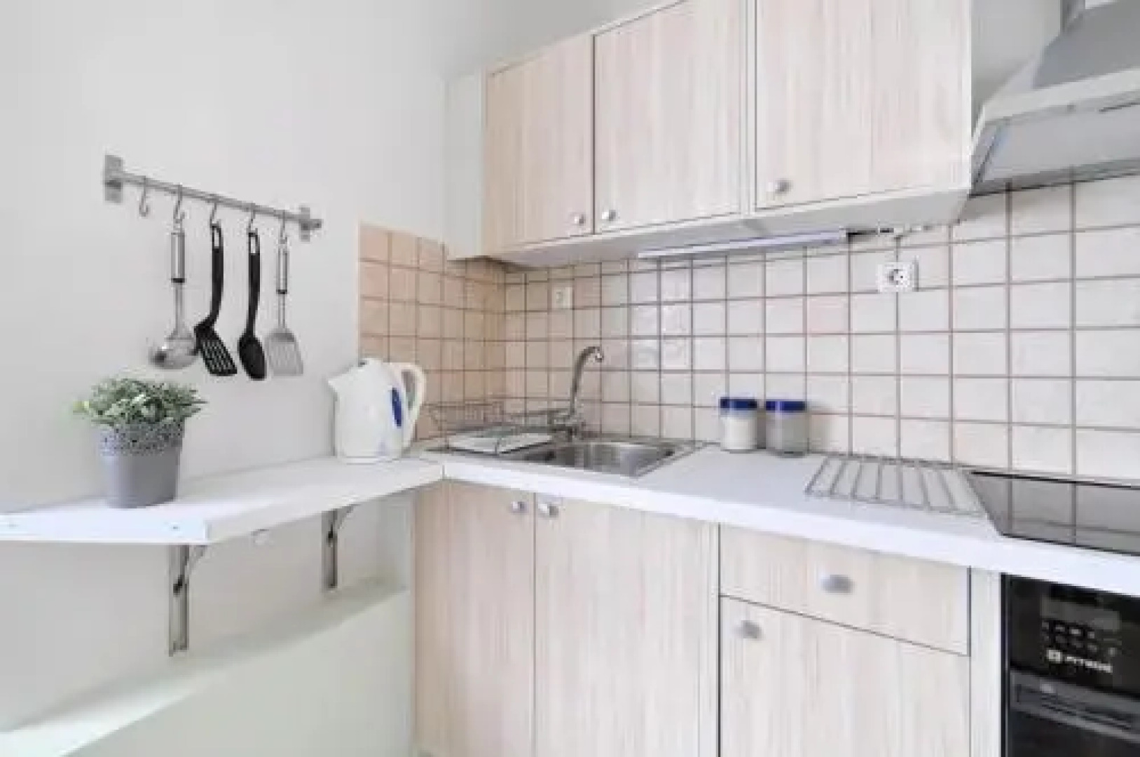 Kosta's Family House